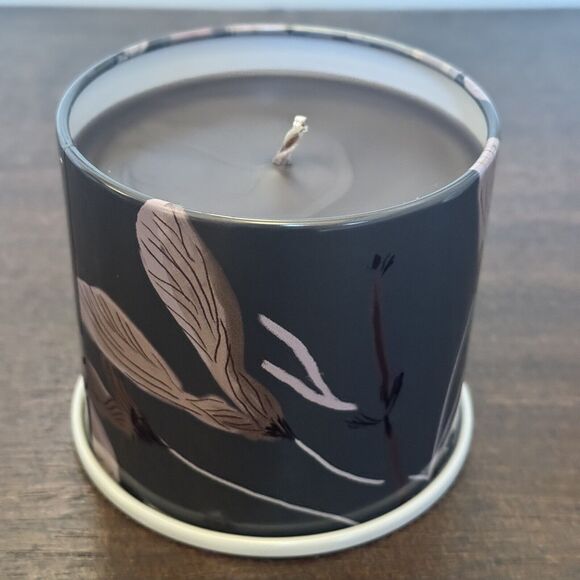 NEW ILLUME Woodfire Plant Based Candle 11.8 oz 335 g Metal Tin Bronze Butterfly - Picture 8 of 12